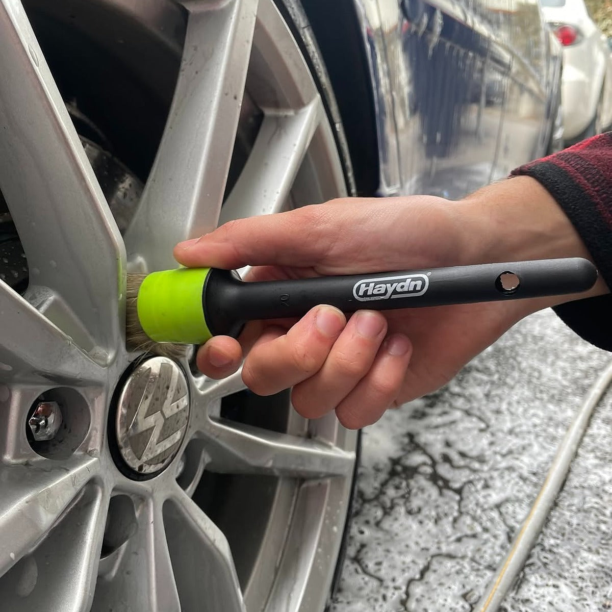 Clean Wheels Faster with the Haydn Tyre Lube Brush